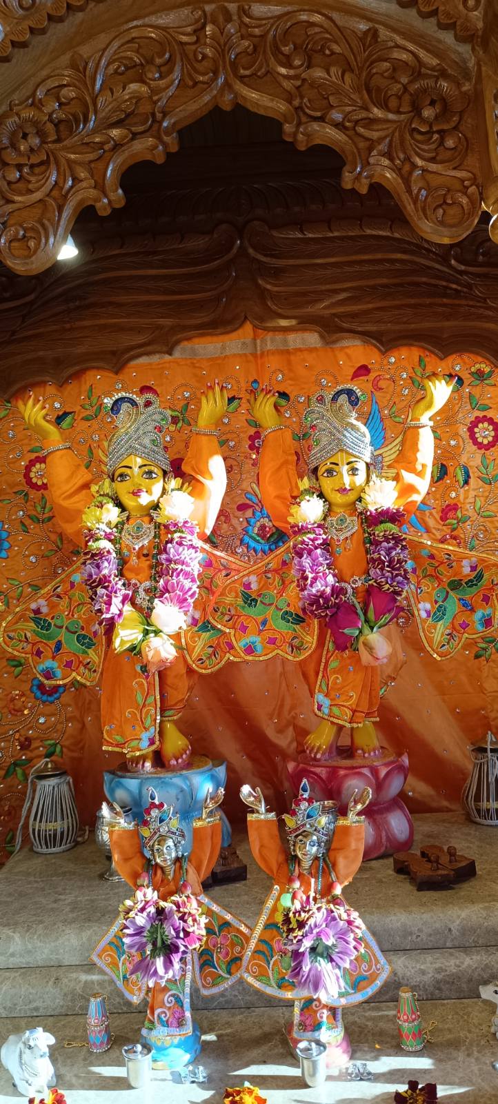 Śrī Śrī Gaura-Nitāi on the hand-carved altar, dressed for darśana