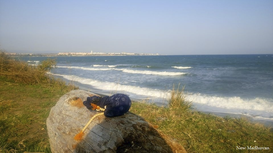 Japa beads by the Black Sea — pilgrimage at the shore